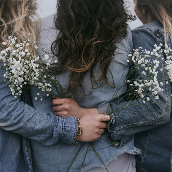 Pour une égalité de traitement des jeunes femmes atteintes d’un cancer du sein