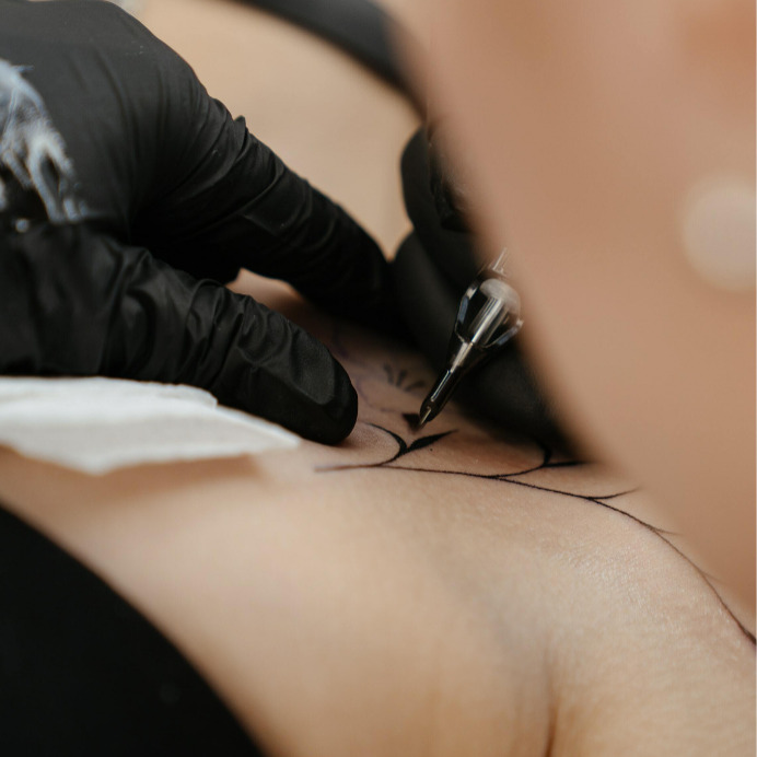 Tout ce que vous devez savoir sur le tatouage artistique après une mastectomie