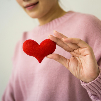 Comment soutenir la cause du cancer du sein tout au long de l’année?